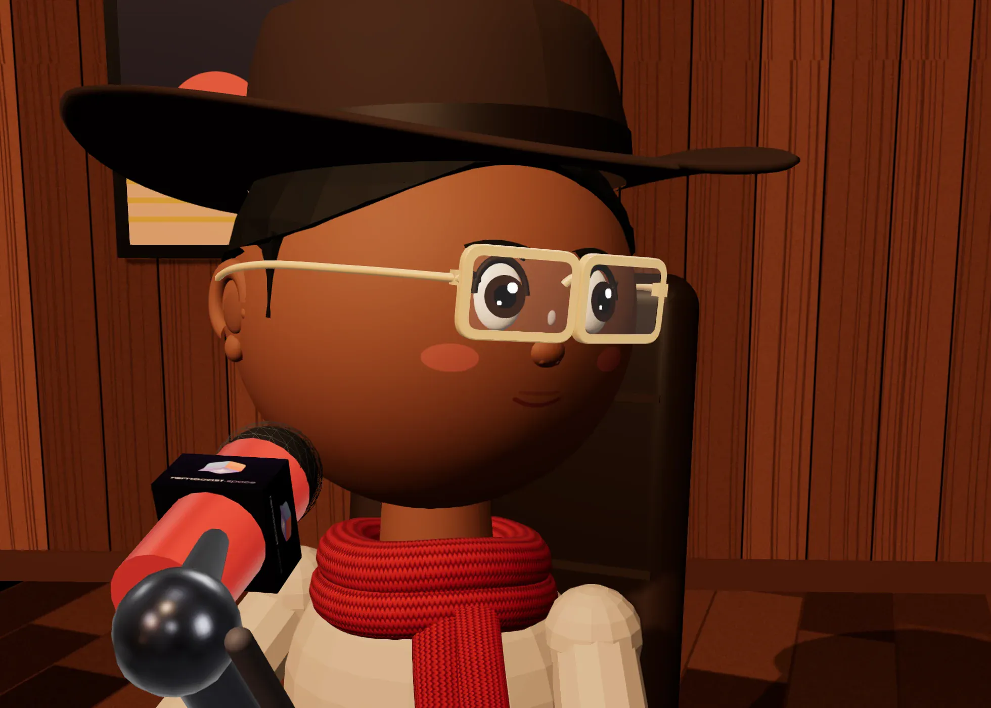 Primer plano de un avatar con sombrero, gafas, bufanda roja y logo estampado en la camisa, hablando frente a un micrófono rojo con la bandera de remocast