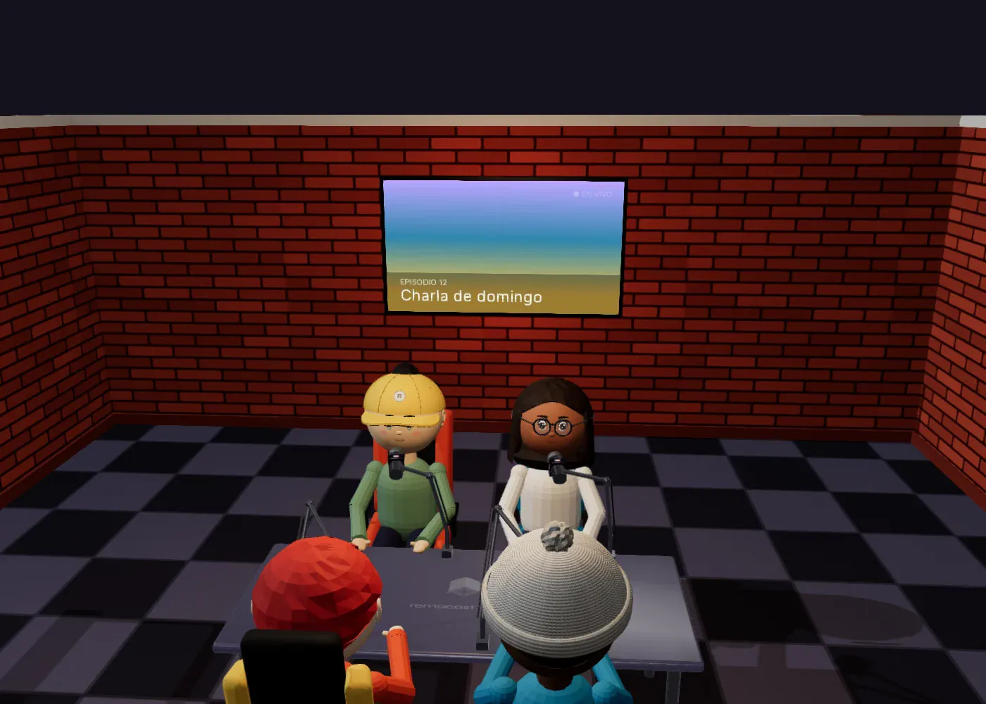 Televisor en una pared de ladrillo reproduciendo un video, con cuatro invitados sentados alrededor de una mesa